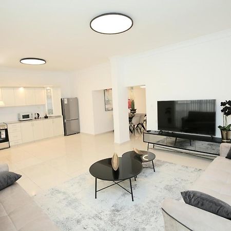 City Center Luxury Apartment In Netanya Eksteriør bilde